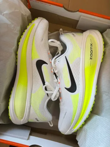Used Nike Vomero 18 Running Shoes