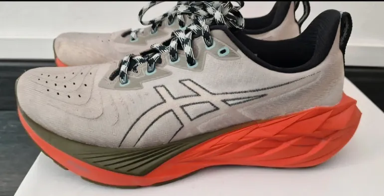 Gebrauchtes Asics Novablast 4 TR bike — Bild 2 von 12