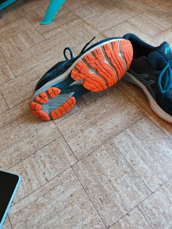 Used Asics Running Shoes bike — image 3 of 8