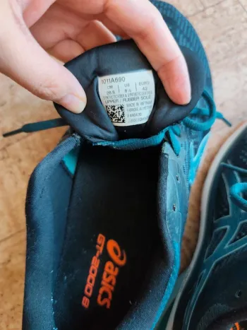Used Asics Running Shoes bike — image 7 of 8