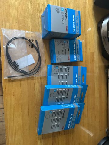 Tweedehands Shimano Di2 External to Internal Kit and D-Fly 2025 Cycling Accessories