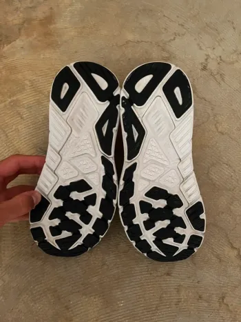 Used Hoka Arahi 6 bike — image 6 of 9