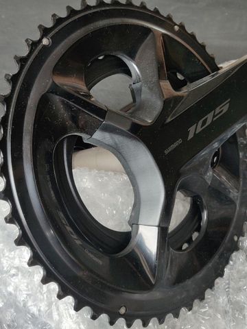 Käytetty Shimano 105 R7100 Crankset Drivetrain & Pedals