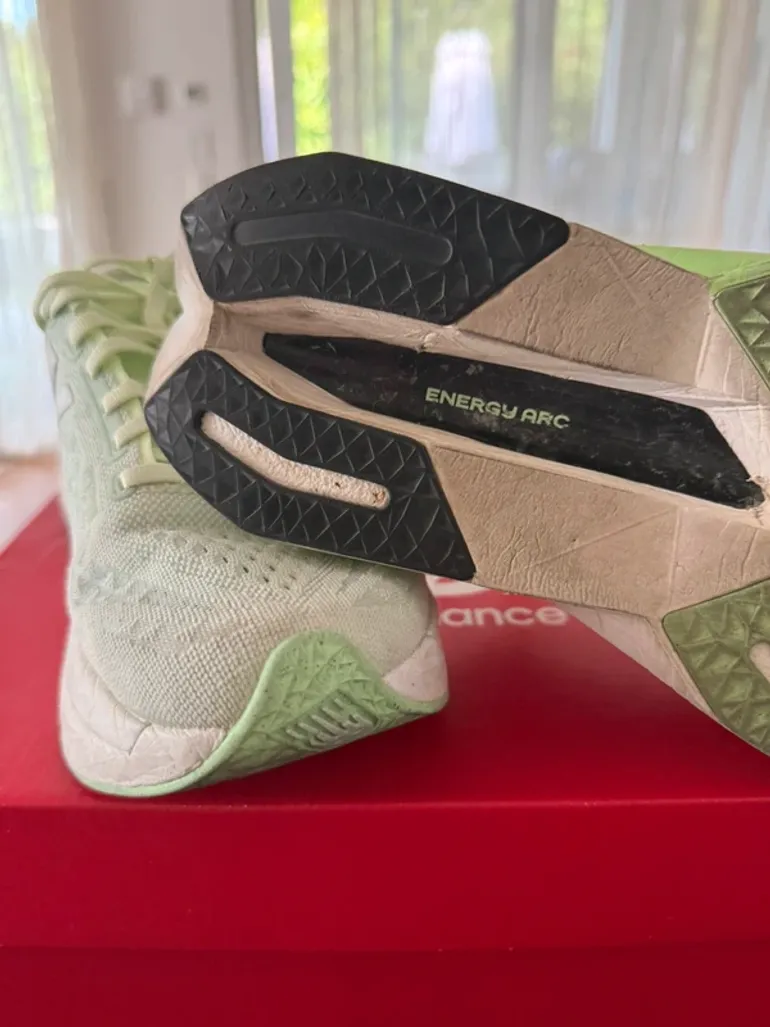 Used New Balance FuelCell SuperComp Trainer v3 bike — image 4 of 7