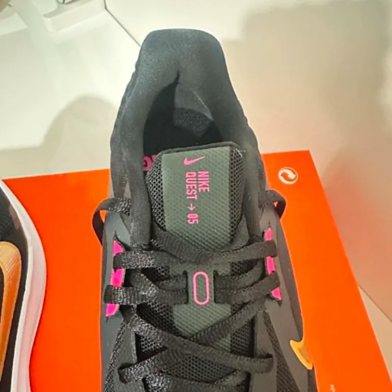 Used Nike Running Shoes bike — image 7 of 8