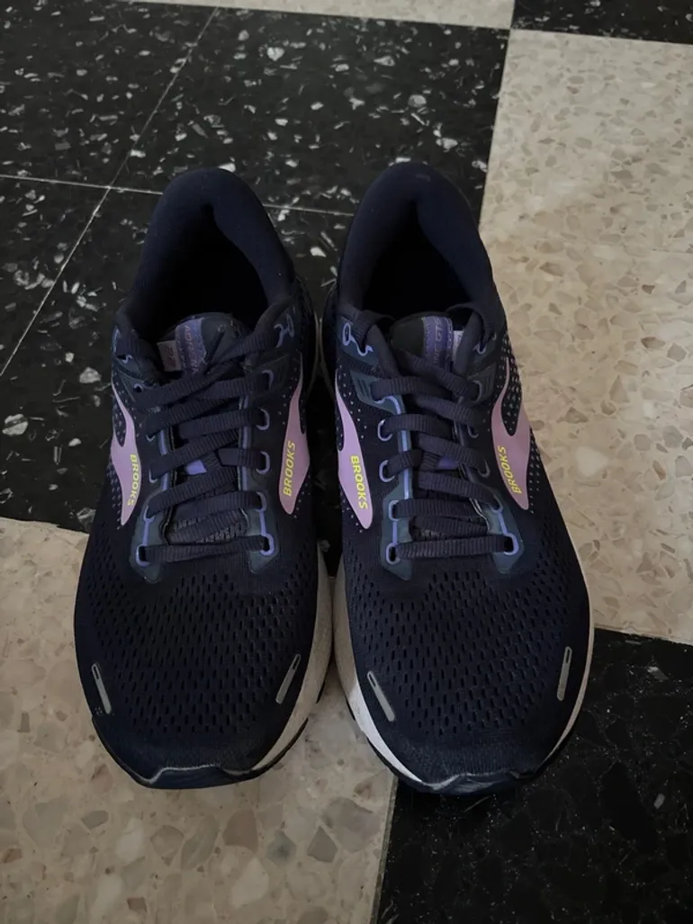 Used Brooks Adrenaline GTS 22 bike — image 2 of 6