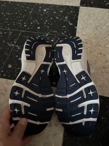 Used Brooks Adrenaline GTS 22 bike — image 5 of 6