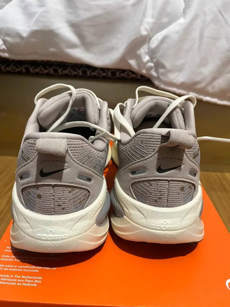 Used Nike Vomero 18 SE bike — image 7 of 11