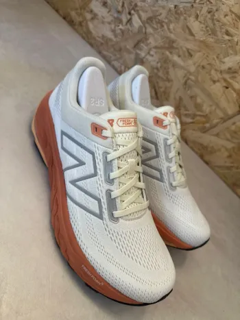 Used New Balance 860 Running Shoes
