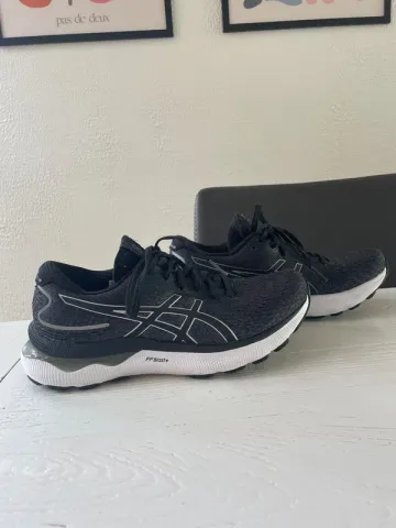 Used Asics Gel Nimbus 24 Running Shoes