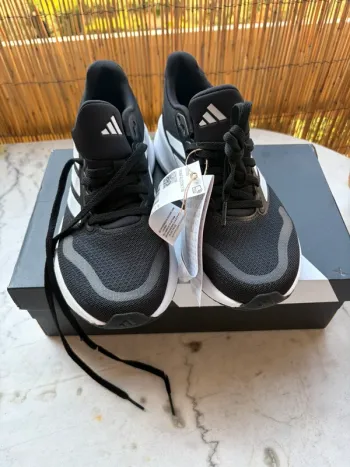Gebrauchtes Adidas Basket Running Shoes