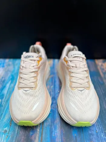 Hoka Bondi 8 Wide bike usato — immagine 2 di 9