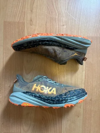 Tweedehands Orange Speedgoat 6 Running Shoes