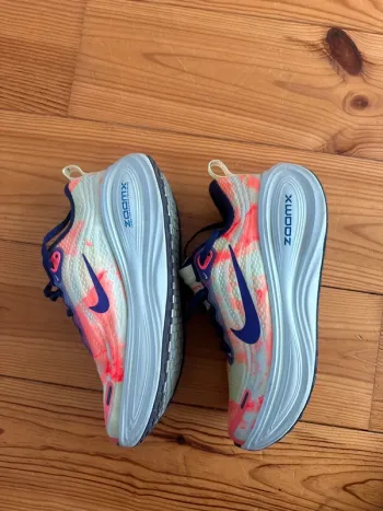 Used Nike Vomero Plus bike — image 3 of 8