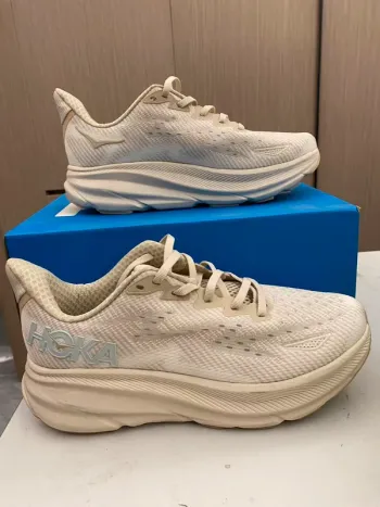 Used Hoka Baskets Running Shoes