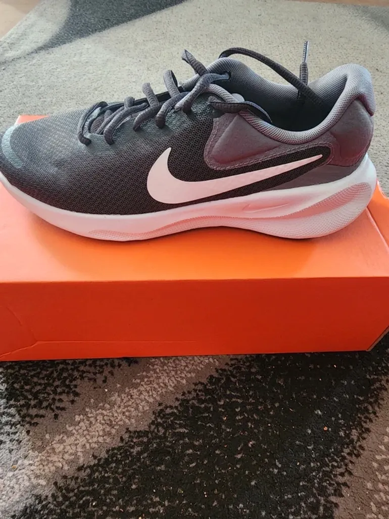 Used Nike Revolution 7 bike — image 3 of 12