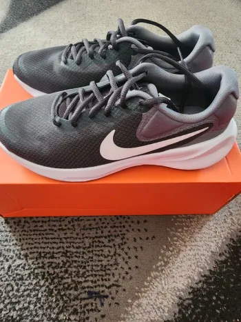 Used Nike Revolution 7 bike — image 2 of 12