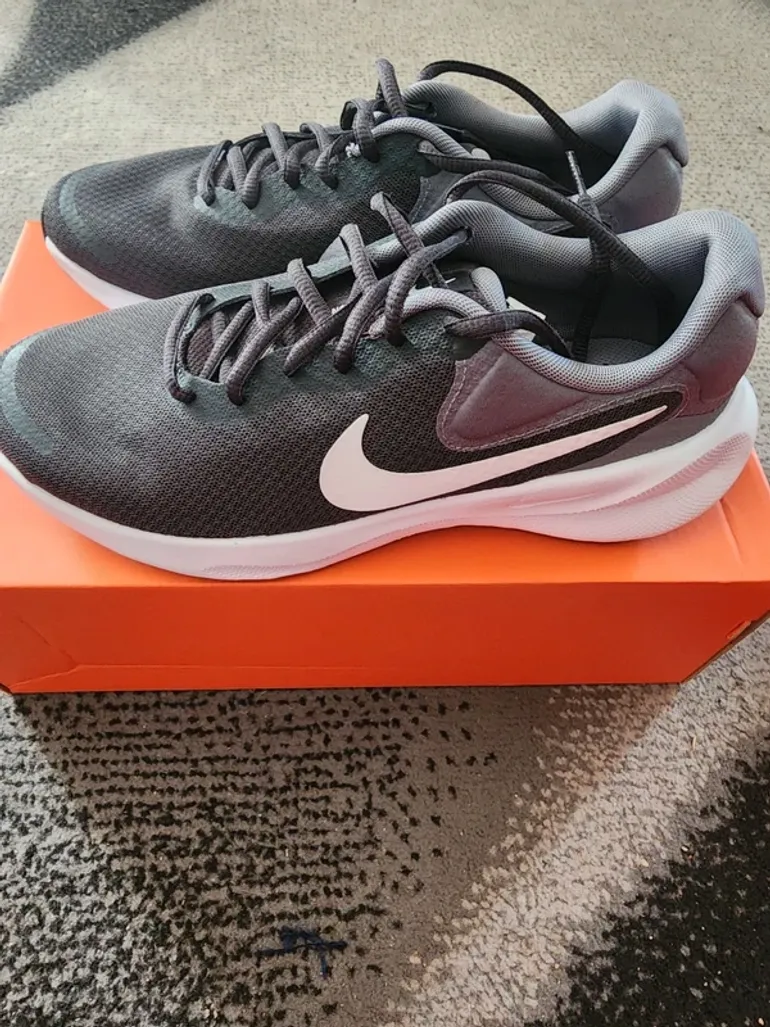 Used Nike Revolution 7 bike — image 2 of 12