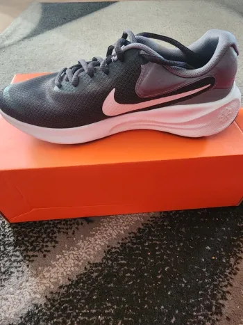 Used Nike Revolution 7 bike — image 4 of 12