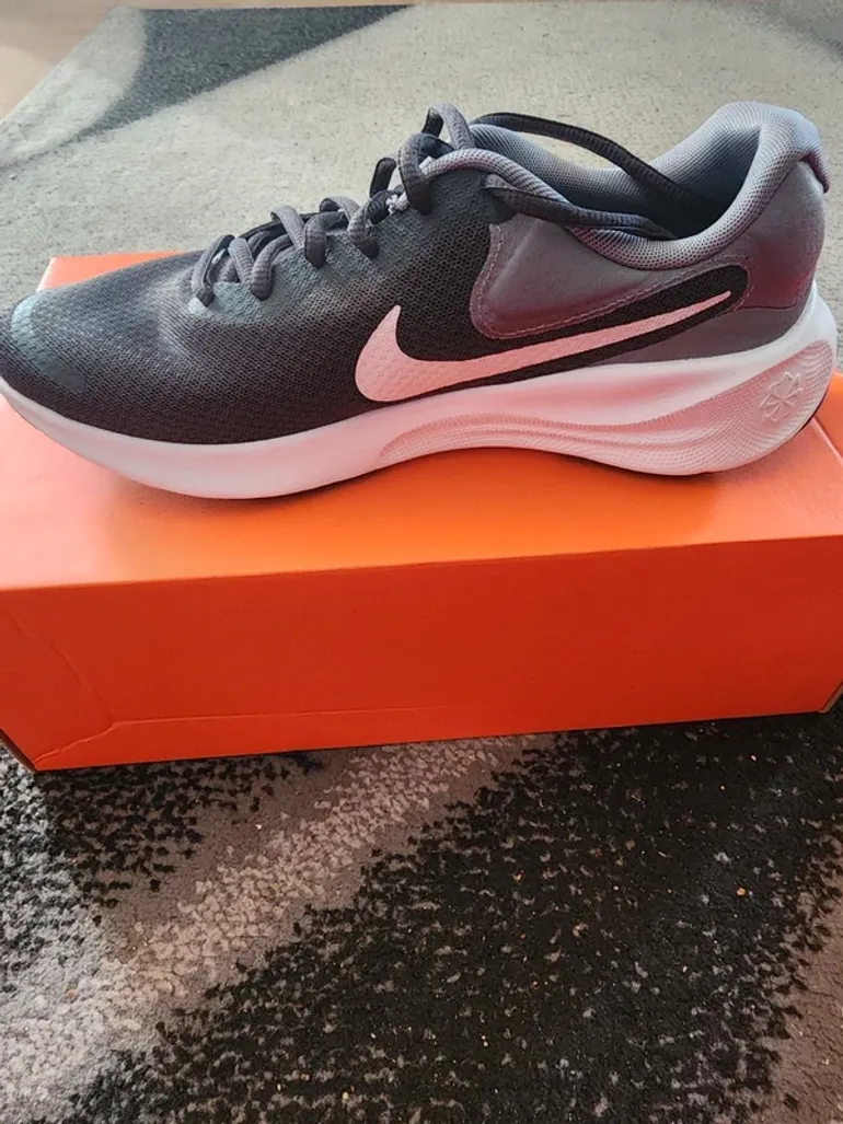Used Nike Revolution 7 bike — image 4 of 12