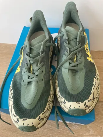 Tweedehands Hoka Speedgoat 6 bike — afbeelding 2 van 8