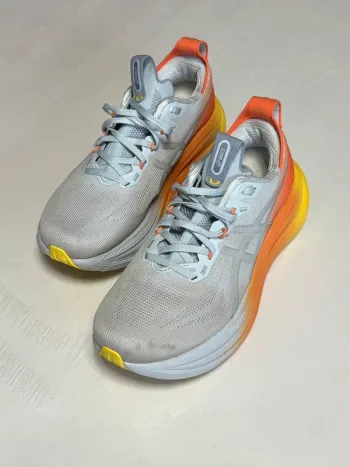 Używany Asics Gel Nimbus 28 Running Shoes