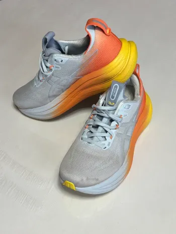Używany Asics Gel Nimbus 28 bike — zdjęcie 2 z 4
