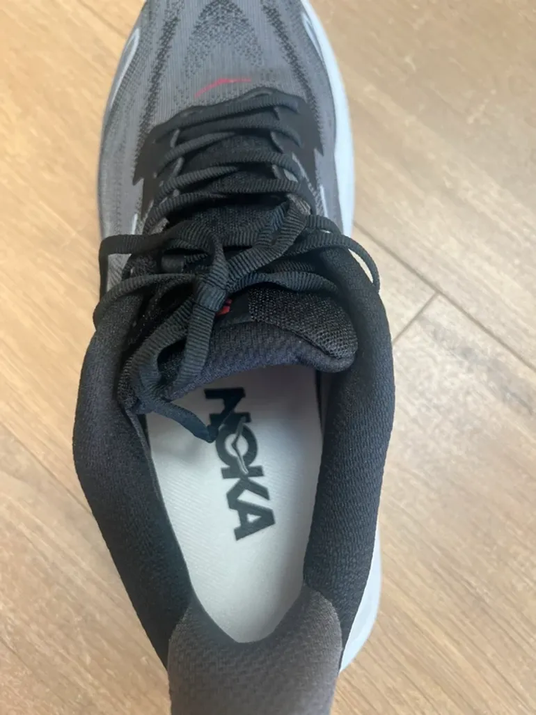 Used Hoka Trailrunning Shoes bike — image 8 of 9