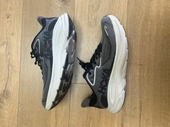 Used Hoka Trailrunning Shoes bike — image 2 of 9