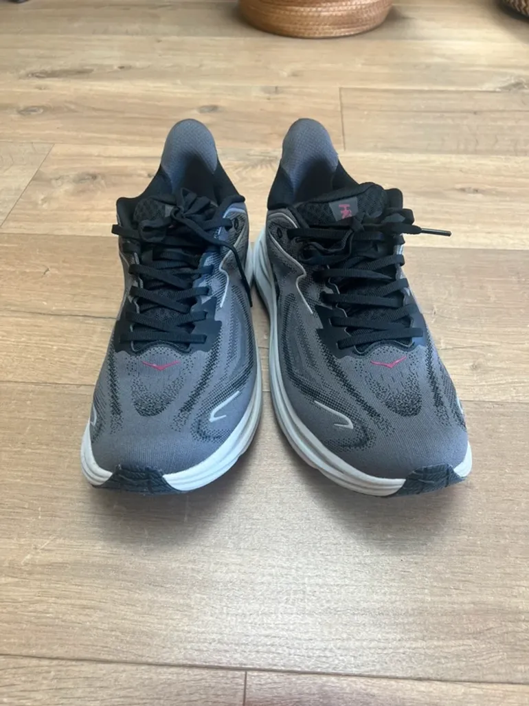 Used Hoka Trailrunning Shoes bike — image 7 of 9