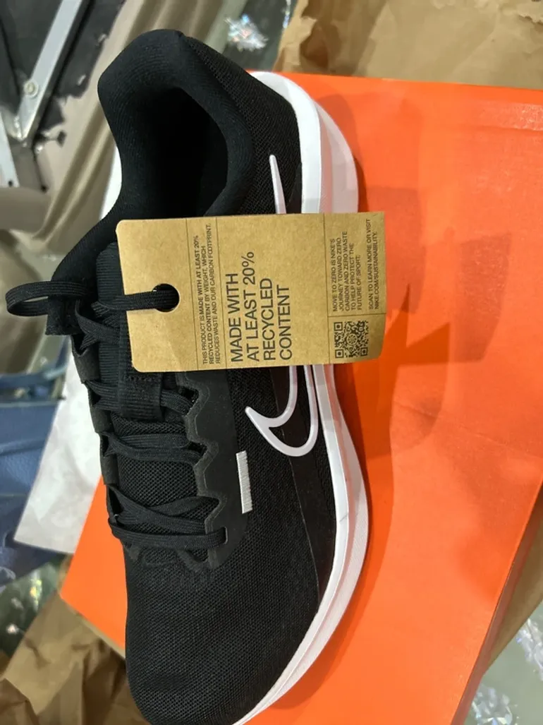 Used Nike Running Shoes bike — image 2 of 7