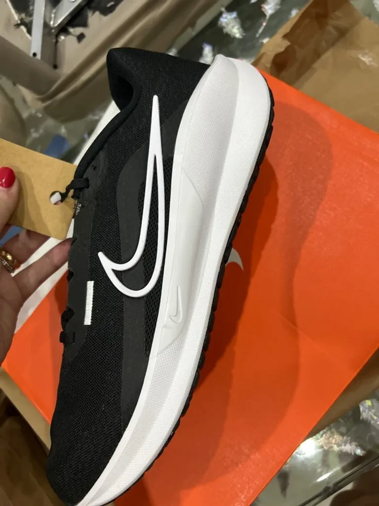Used Nike Running Shoes bike — image 3 of 7