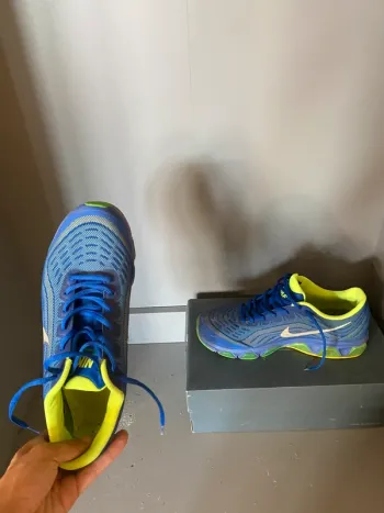 Použité Nike schoenen Maat 42 bike — obrázek 10 z 15