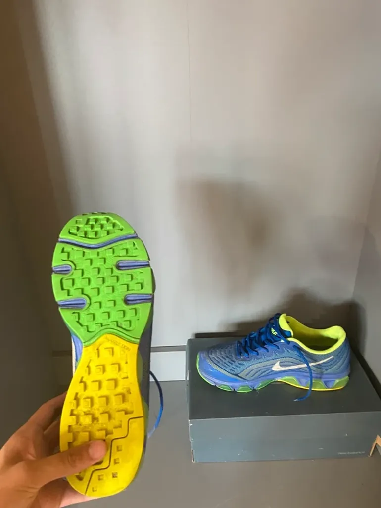 Použité Nike schoenen Maat 42 bike — obrázek 3 z 15