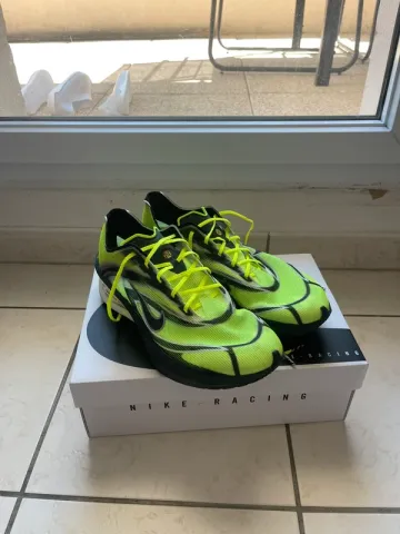 Used Simple Vaporfly 4 Running Shoes