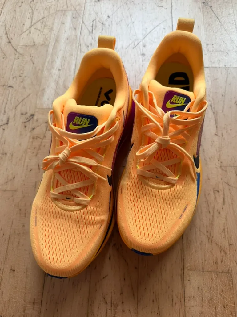 Tweedehands Nike Vomero 18 bike — afbeelding 2 van 6