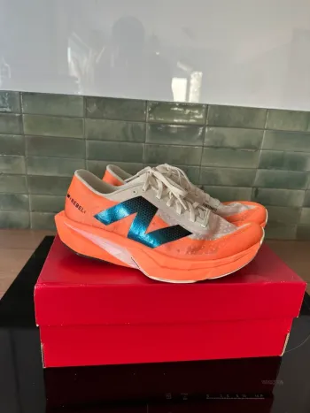 Gebrauchtes New Balance Revel V4 Running Shoes
