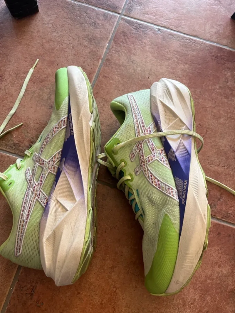Brugt Asics Novablast 5 TR Running Shoes