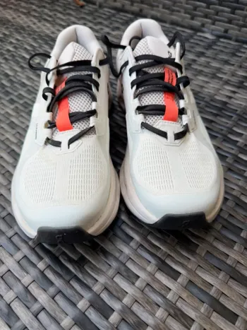 Brugt On Running On Laufschuhe 42 bike — billede 3 af 8