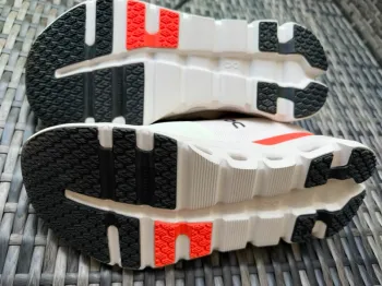 Brugt On Running On Laufschuhe 42 bike — billede 8 af 8