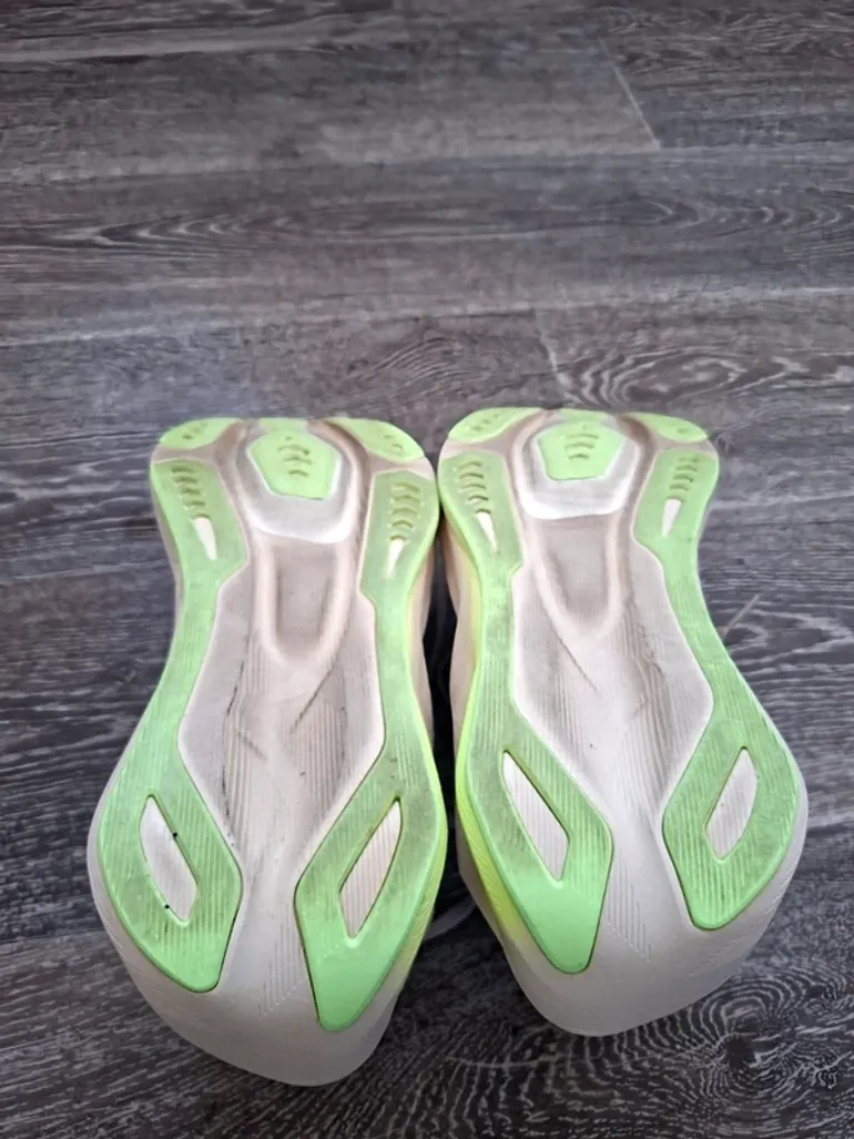 Used Asics Novablast 6 bike — image 4 of 4