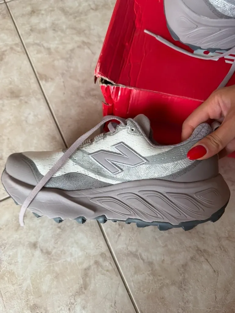 Used New Balance Fresh Foam X Hierro v9 bike — image 6 of 7