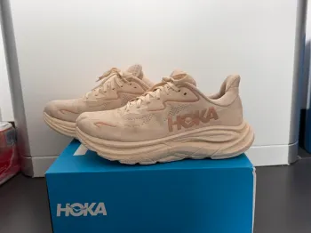 Used Ideal Clifton 10 Running Shoes