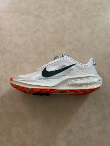 Used Nike Running Shoes bike — image 2 of 9
