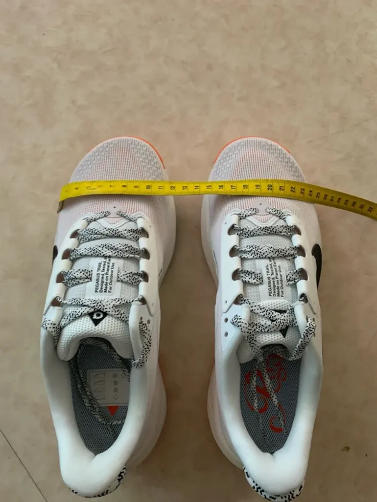 Used Nike Running Shoes bike — image 9 of 9