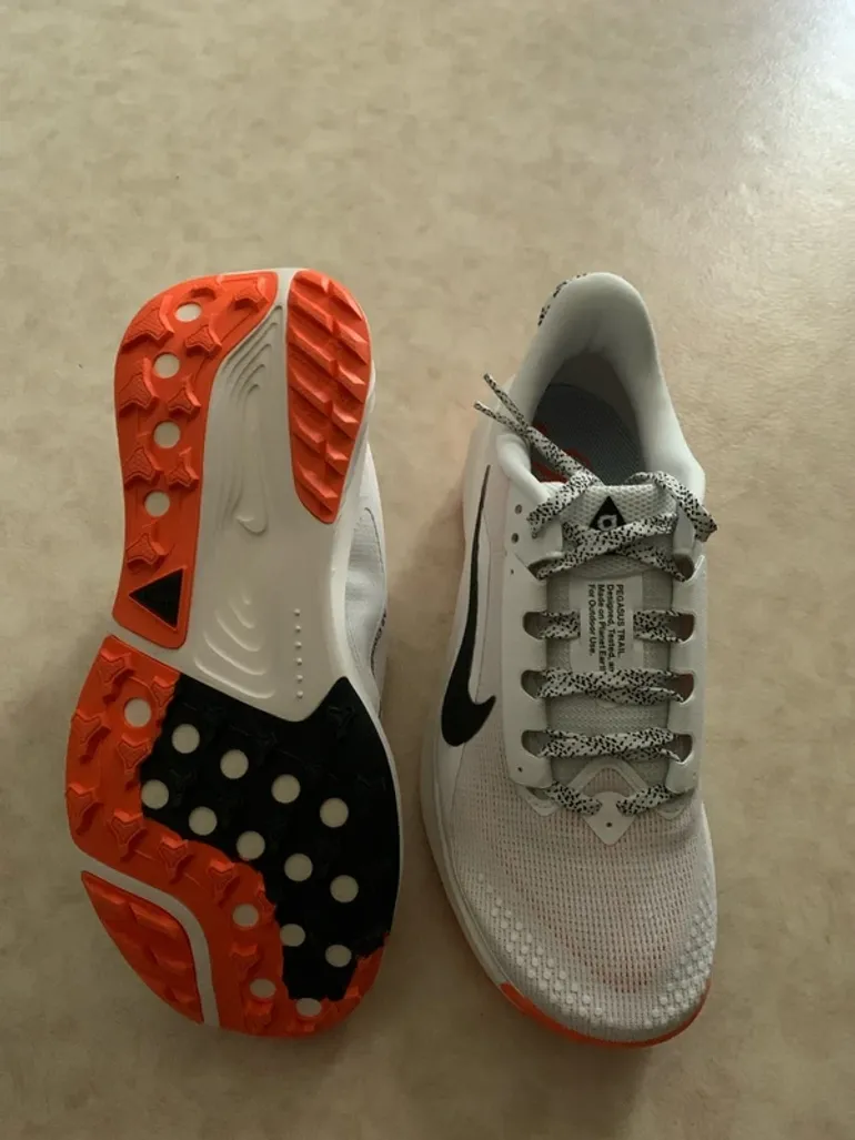 Used Nike Running Shoes bike — image 6 of 9