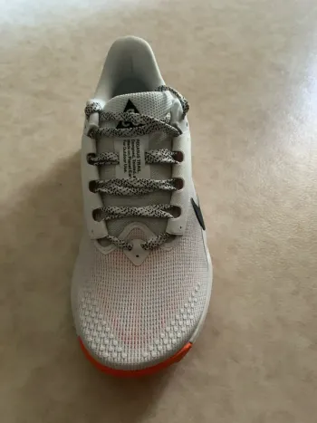 Used Nike Running Shoes bike — image 3 of 9