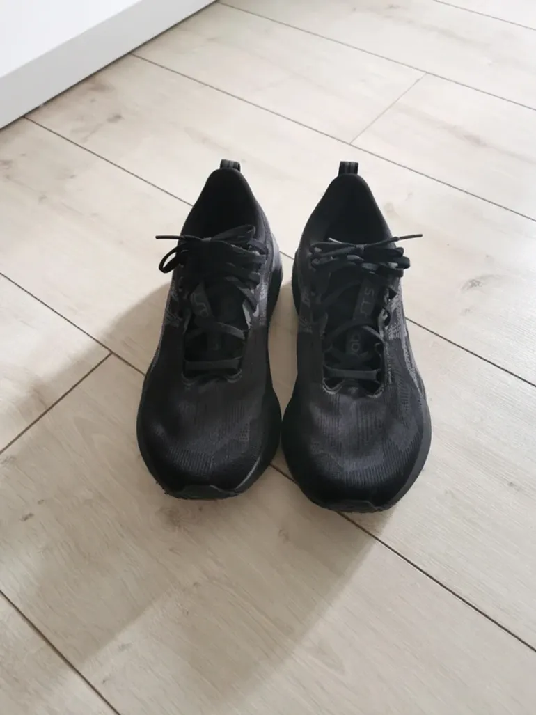 Asics Novablast 5 bike d'occasion — image 3 sur 3
