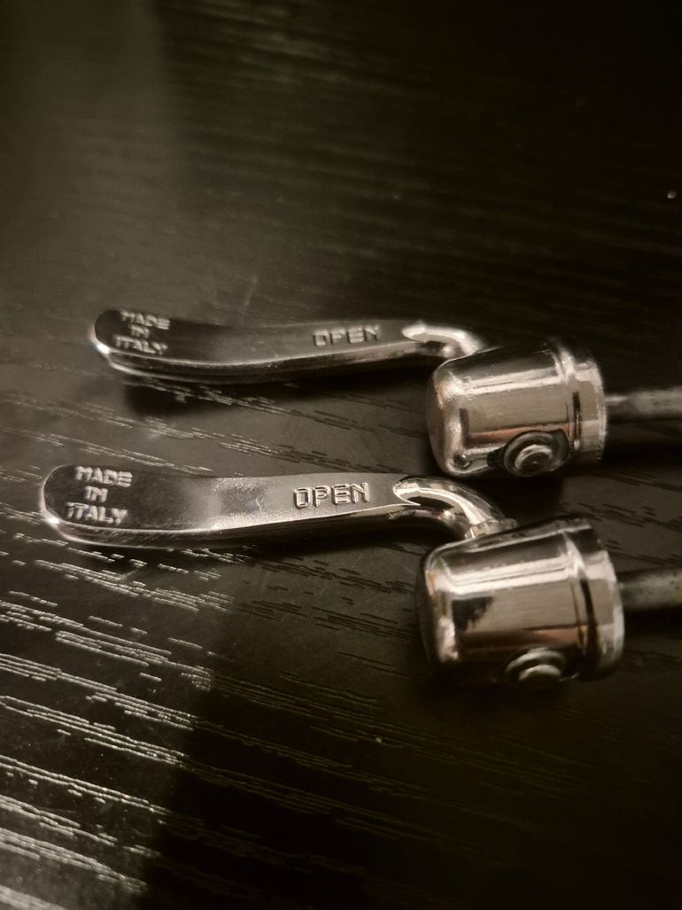 Used Campagnolo Quick Release bike — image 2 of 3