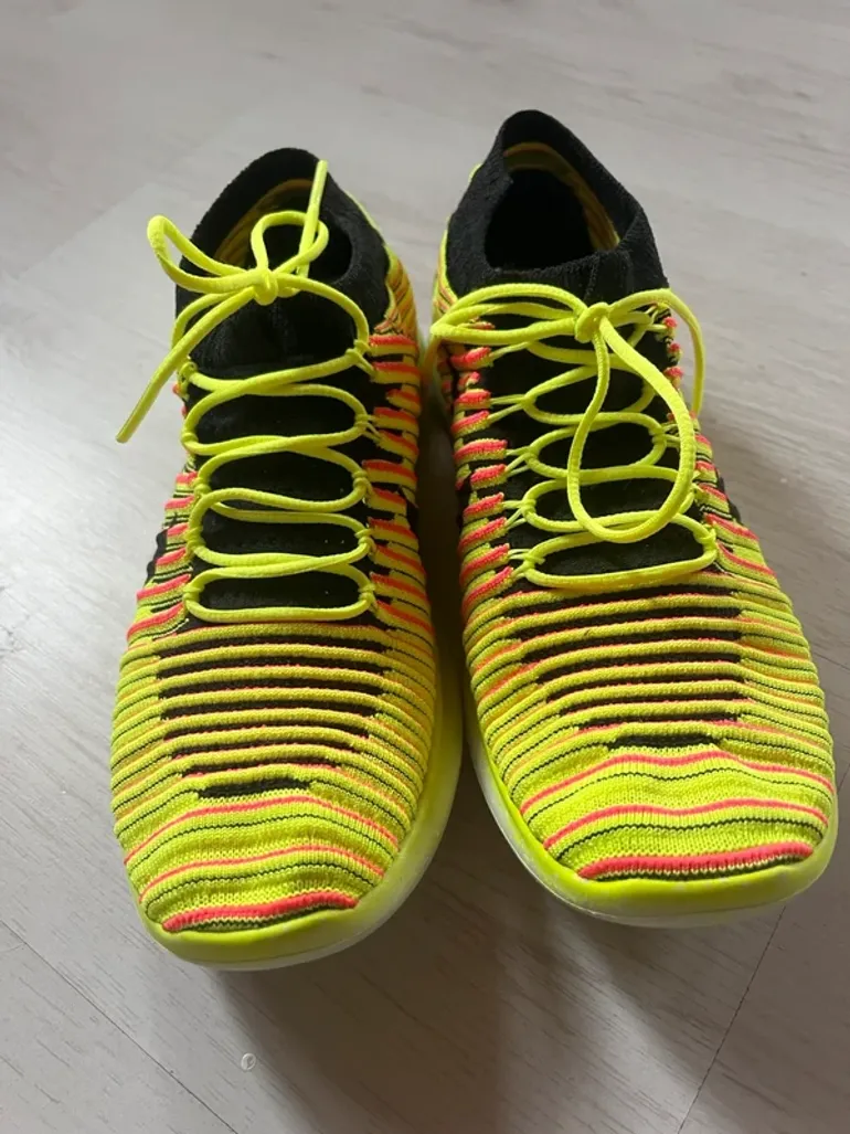 Tweedehands Nike Free RN Motion Flyknit bike — afbeelding 2 van 7
